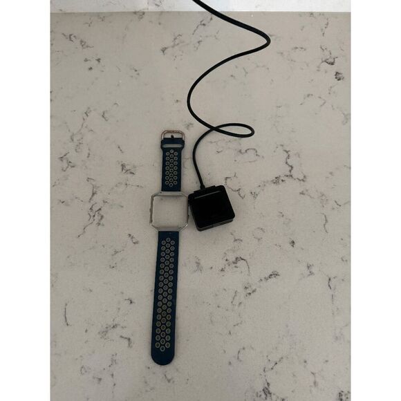 Fitbit Blaze Black Used Activity Tracker Band Charger Fitness Health Smart Watch - Picture 4 of 6